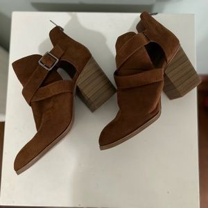 NWOT brown heeled booties with buckle